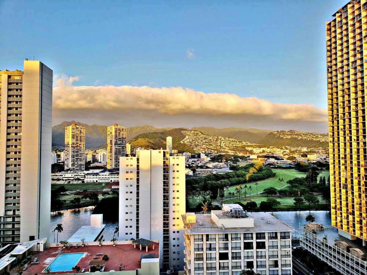 Private One Bedroom Condo, With Corporate Rental Car Savings Code Included, Free Onsite Parking Honolulu Exteriér fotografie